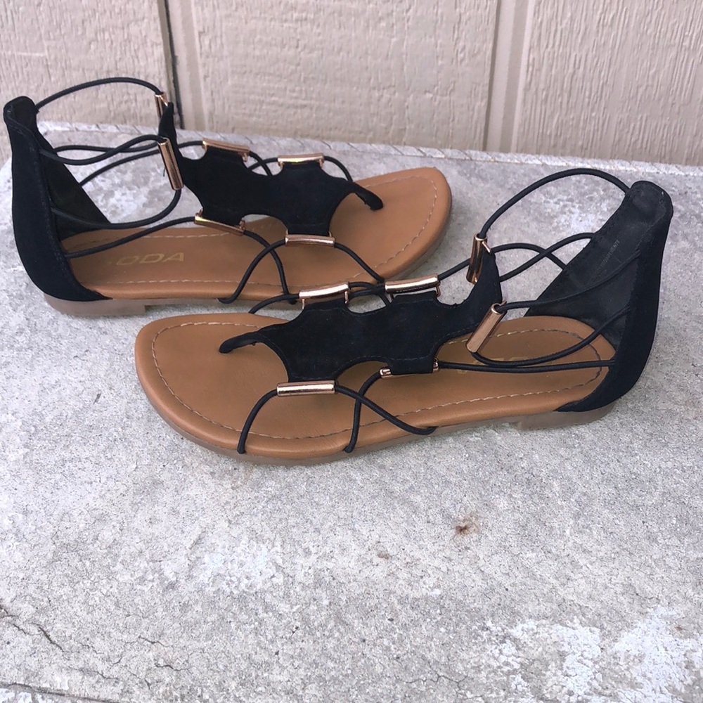 Sandals - Picture 2 of 4